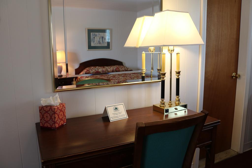 The Bay Willows Inn Middletown Bagian luar foto